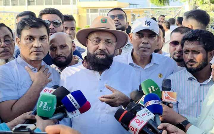 যুক্তরাজ্যের সভাপতি ও বিএনপি চেয়ারপারসনের উপদেষ্টা এমএ মালিককে দলের পক্ষ থেকে সতর্কবার্তা